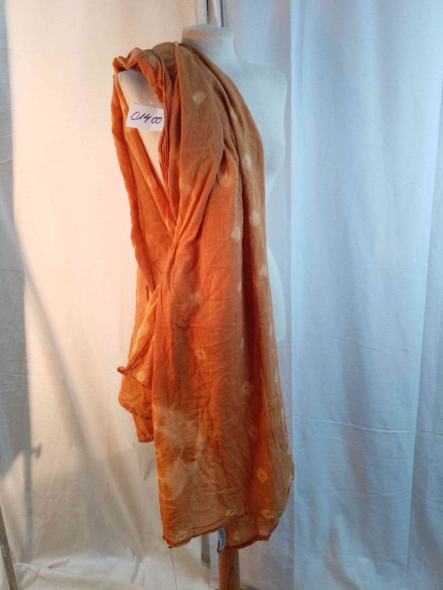 bufanda pareo color marro amb estampat shibori