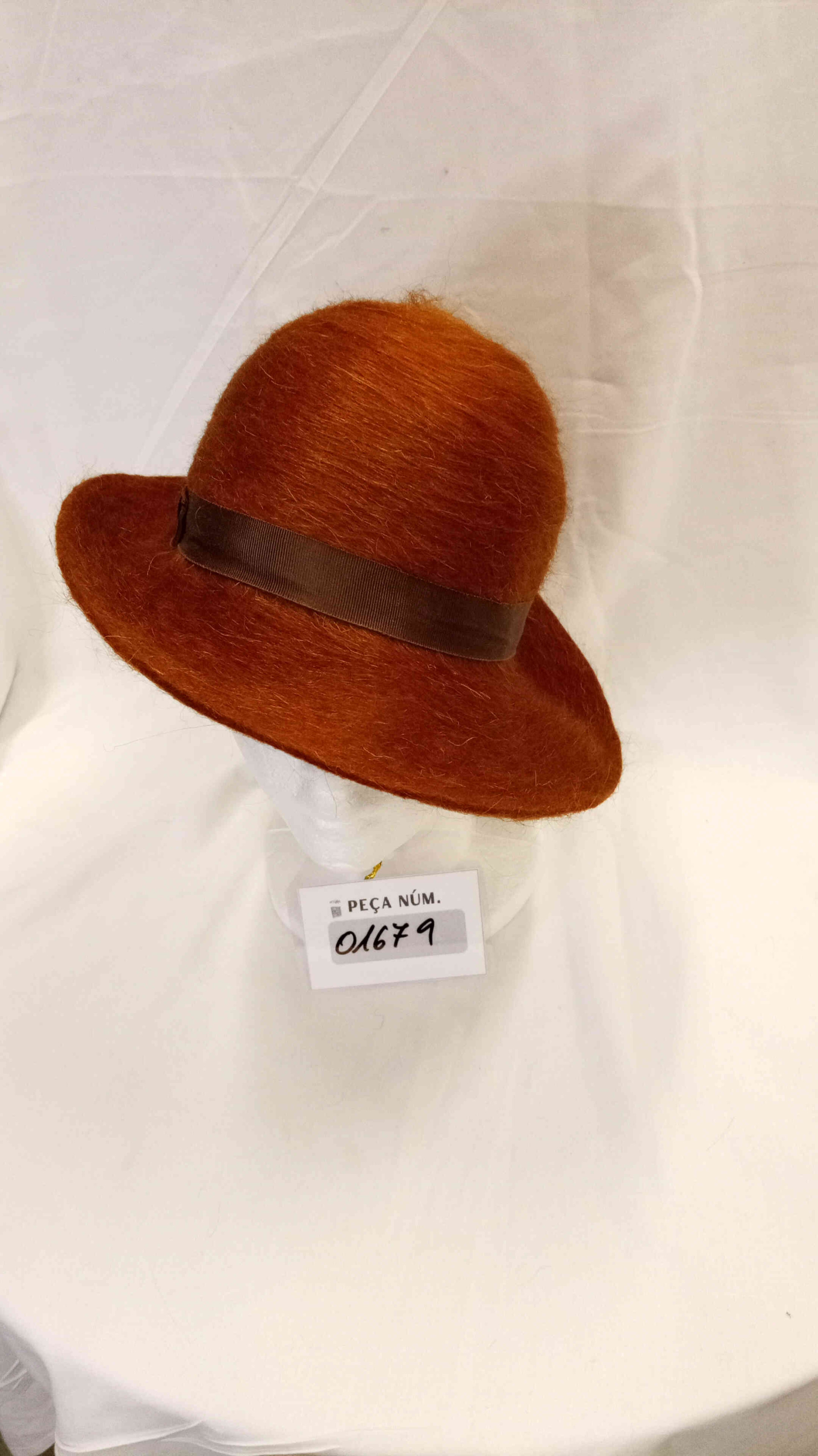 Barret cloche pelut