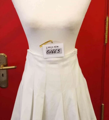 faldilla mini plisada blanca