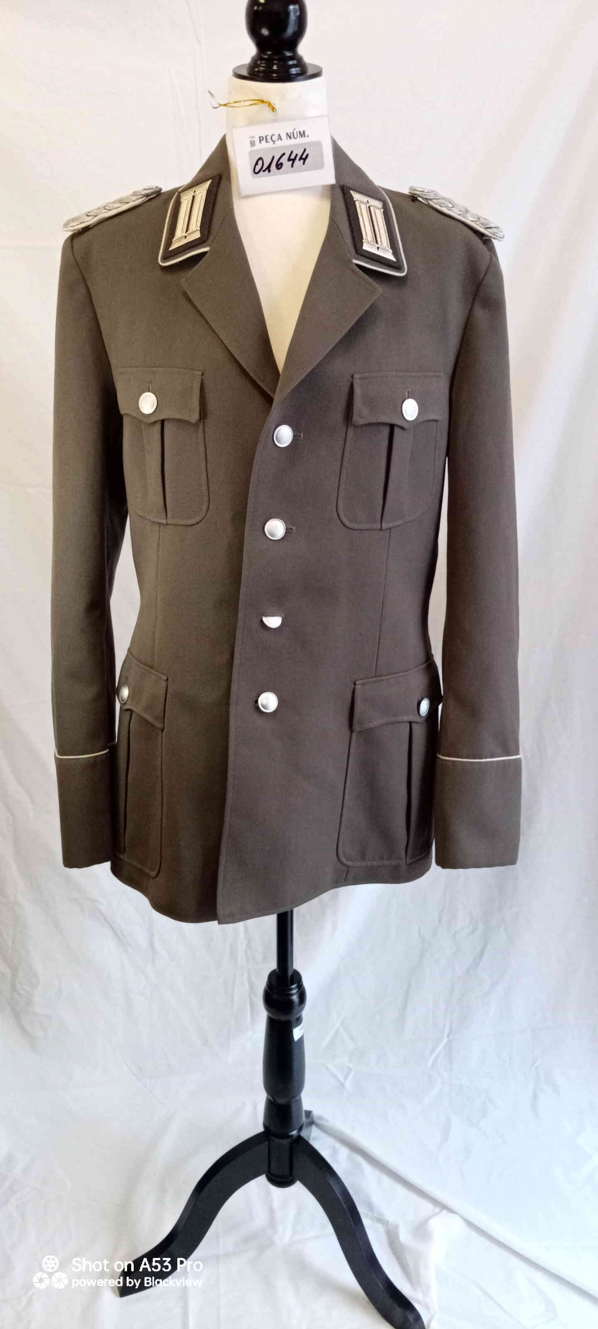 jaqueta uniforme militar gris amb galons