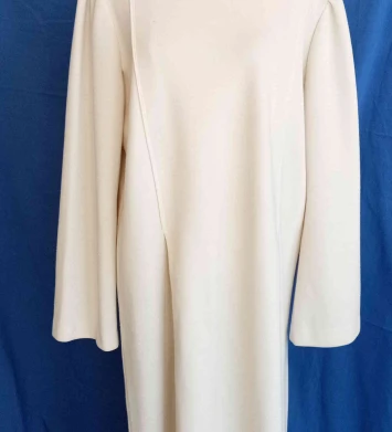 Alba toga blanca