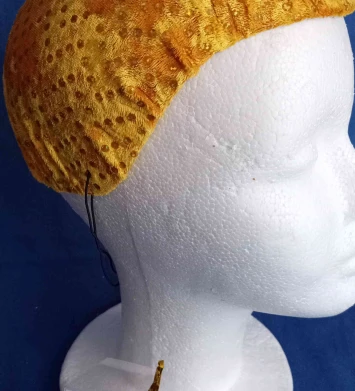 Casquet vellut daurat bombolla freixenet