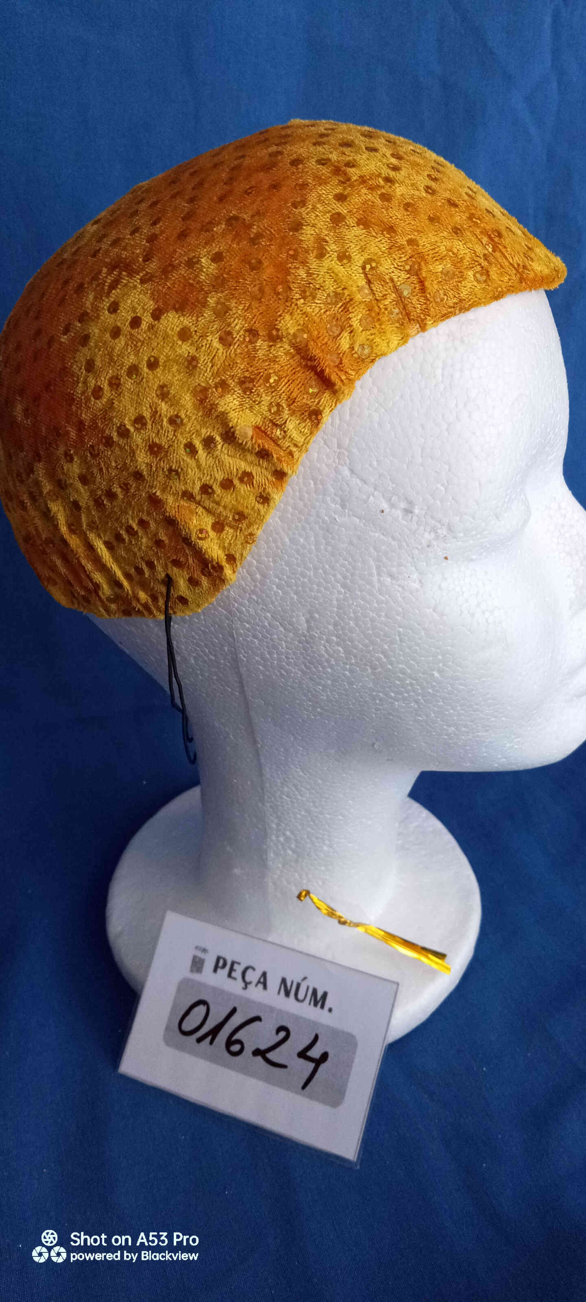 Casquet vellut daurat bombolla freixenet
